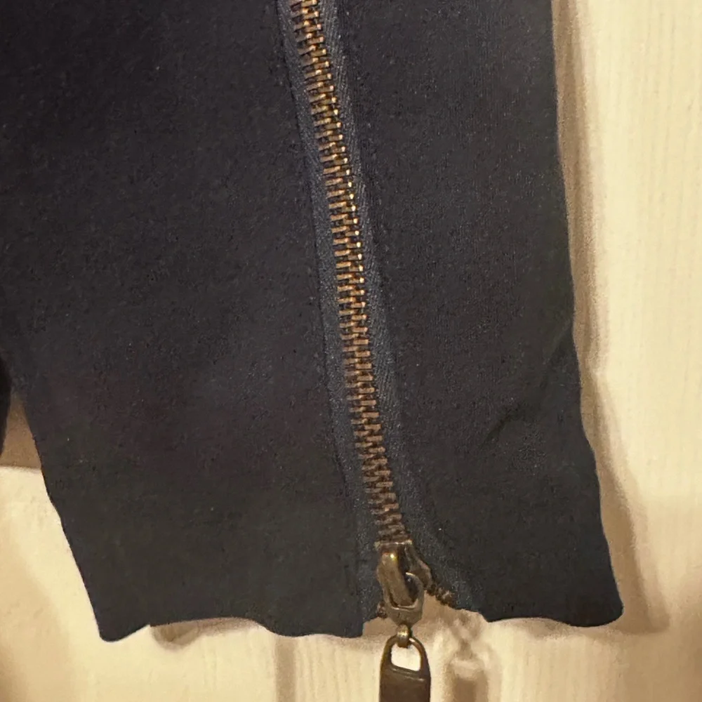 Navy Blue Cropped Blazer w/Zip Pockets and Cuffs - Picture 4 of 6